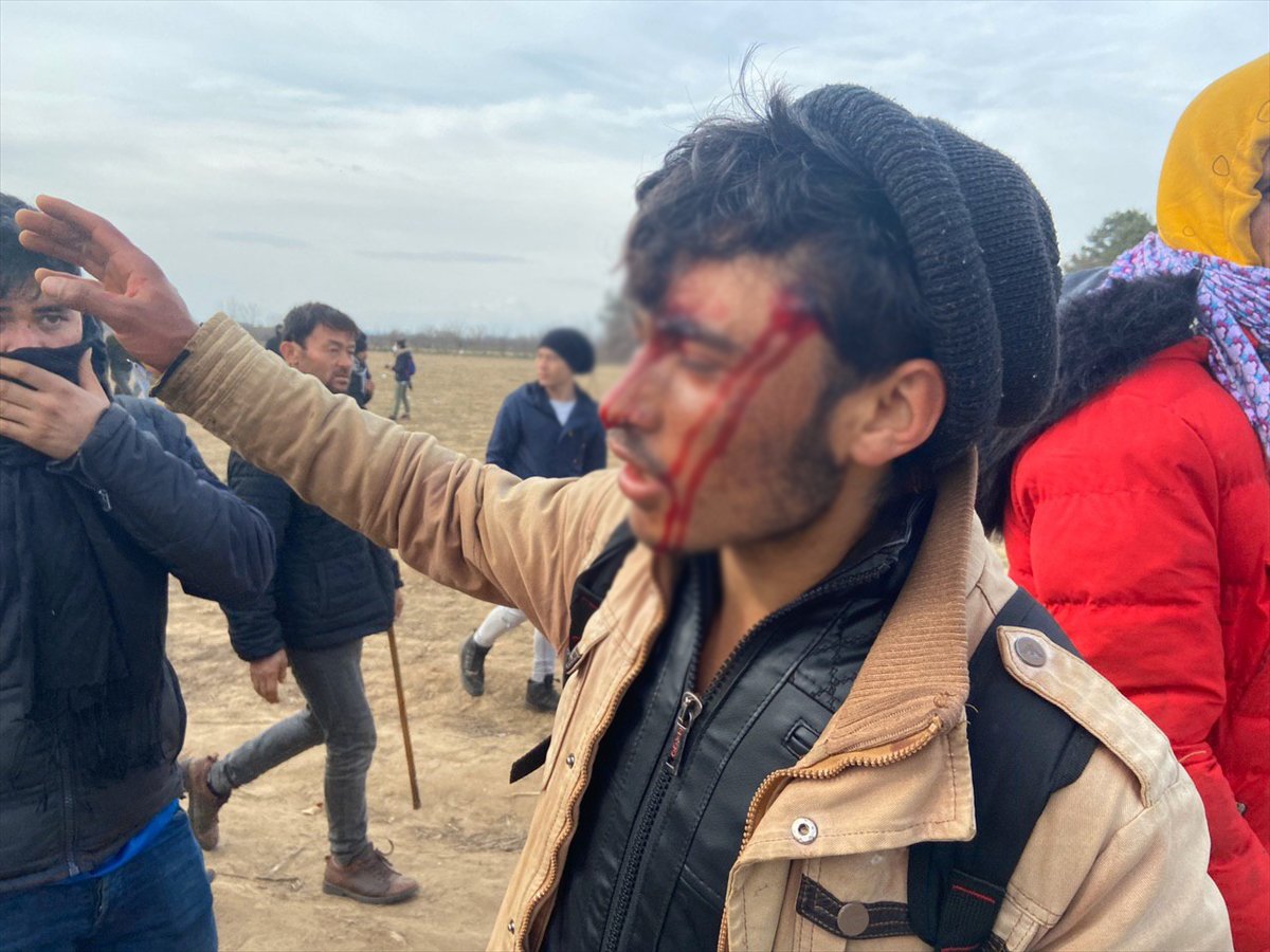 a Yunan askerleri mültecilere ateş açtı