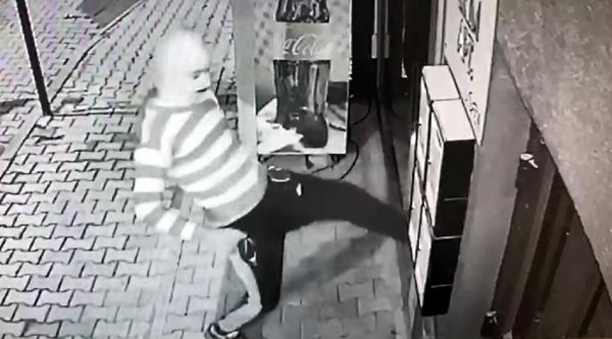 Kar maskesi takıp 3 marketi soydu