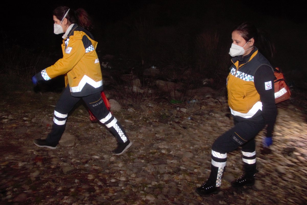 i Yunanlar hamile kadını dövüp parasını aldı