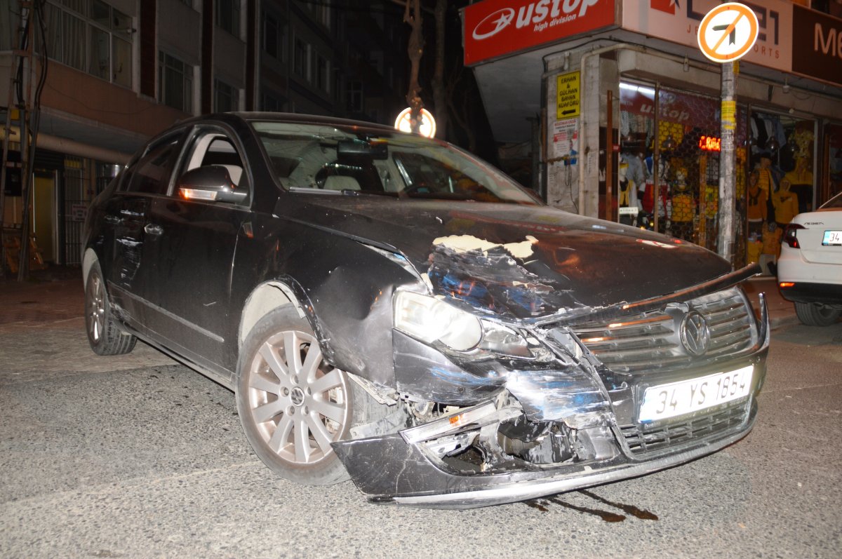 Polis aracına çarpan şahıslar kaçarken kaza yaptı
