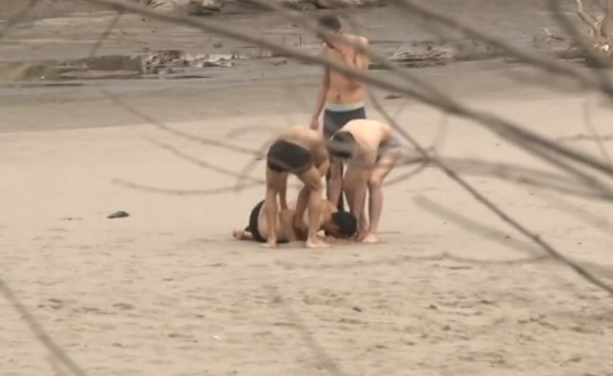 Yunan güçleri, mültecilere zulüm ediyor