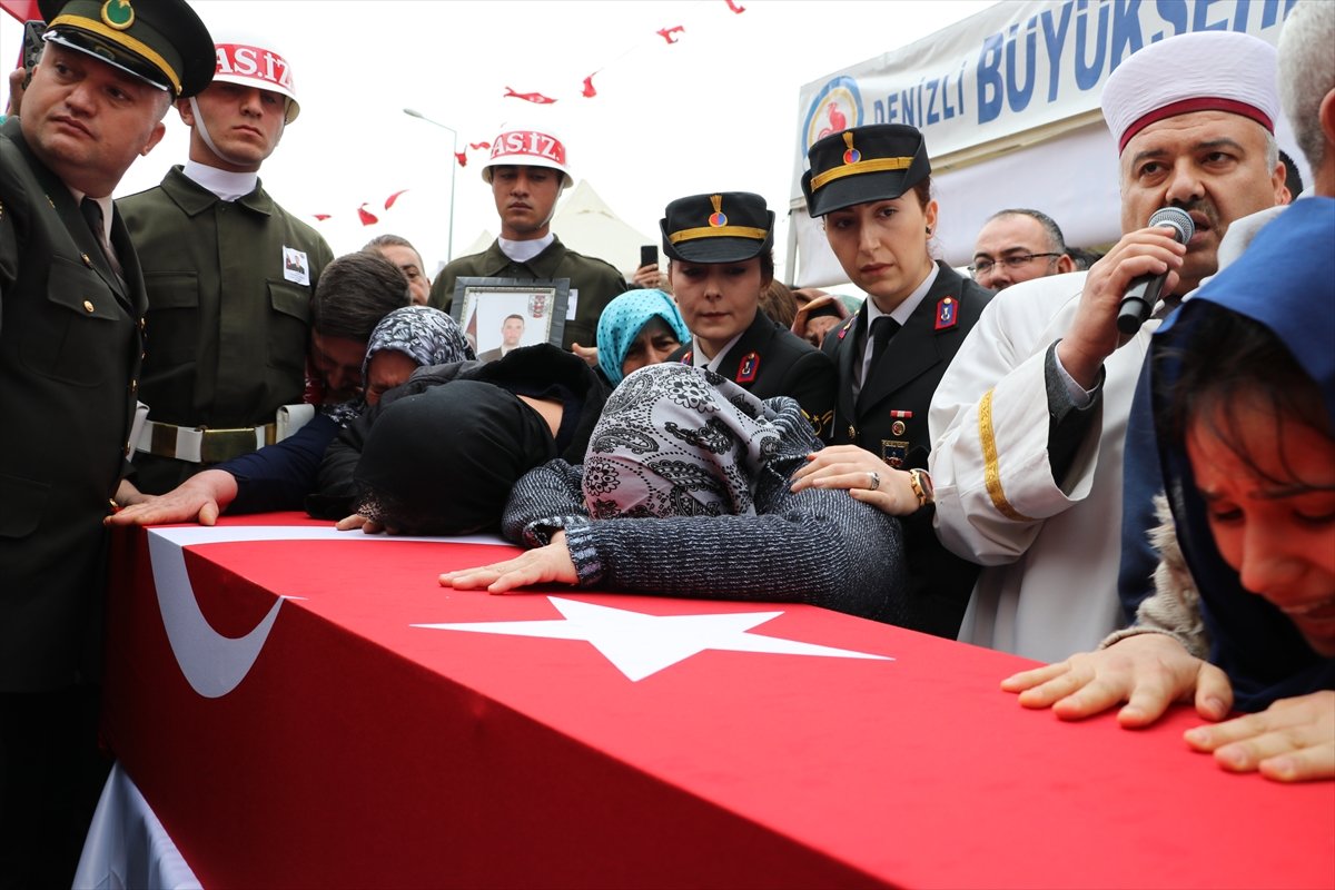 Şehit annesinin yürek yakan feryadı