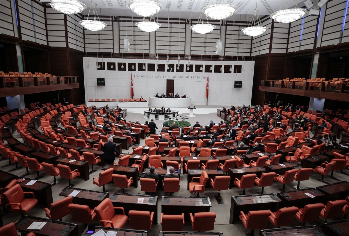 a Meclis bugünü kavgasız geçirdi