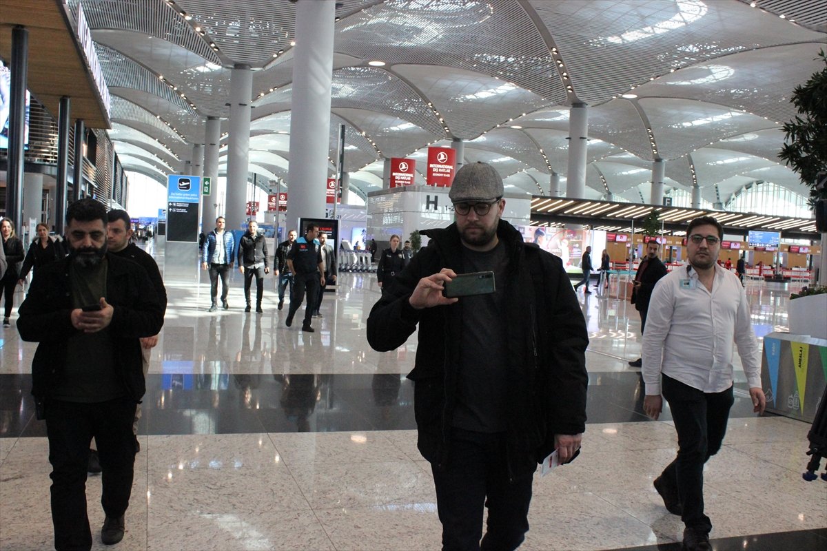 a Sığınmacılara bildiri dağıtan İsveçli sınır dışı edildi