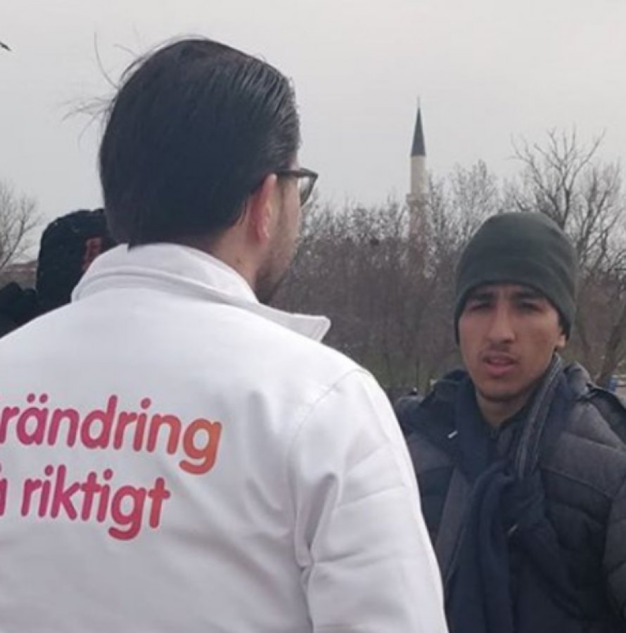 Sığınmacılara bildiri dağıtan İsveçli sınır dışı edildi