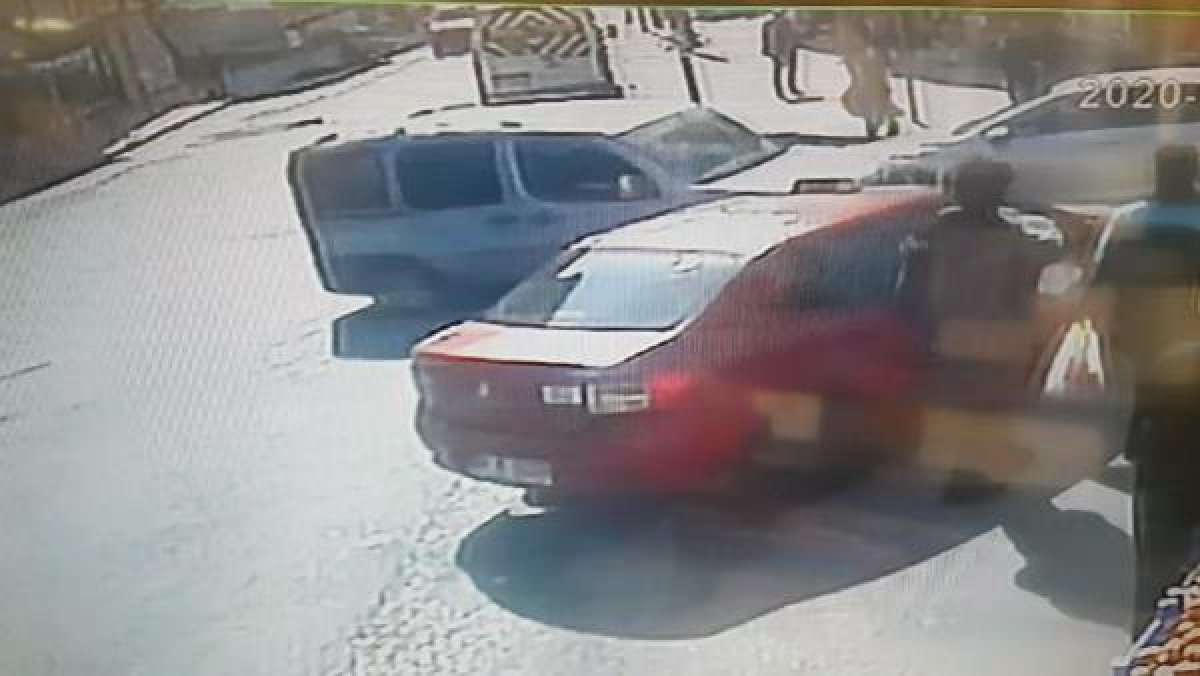 d İstanbul'da aracına aldığı otostopçu aracını çaldı