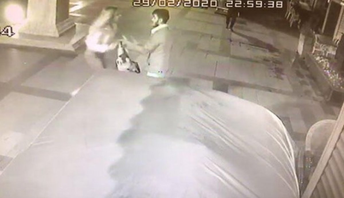 Sokak ortasında kadından erkeğe şiddet kamerada