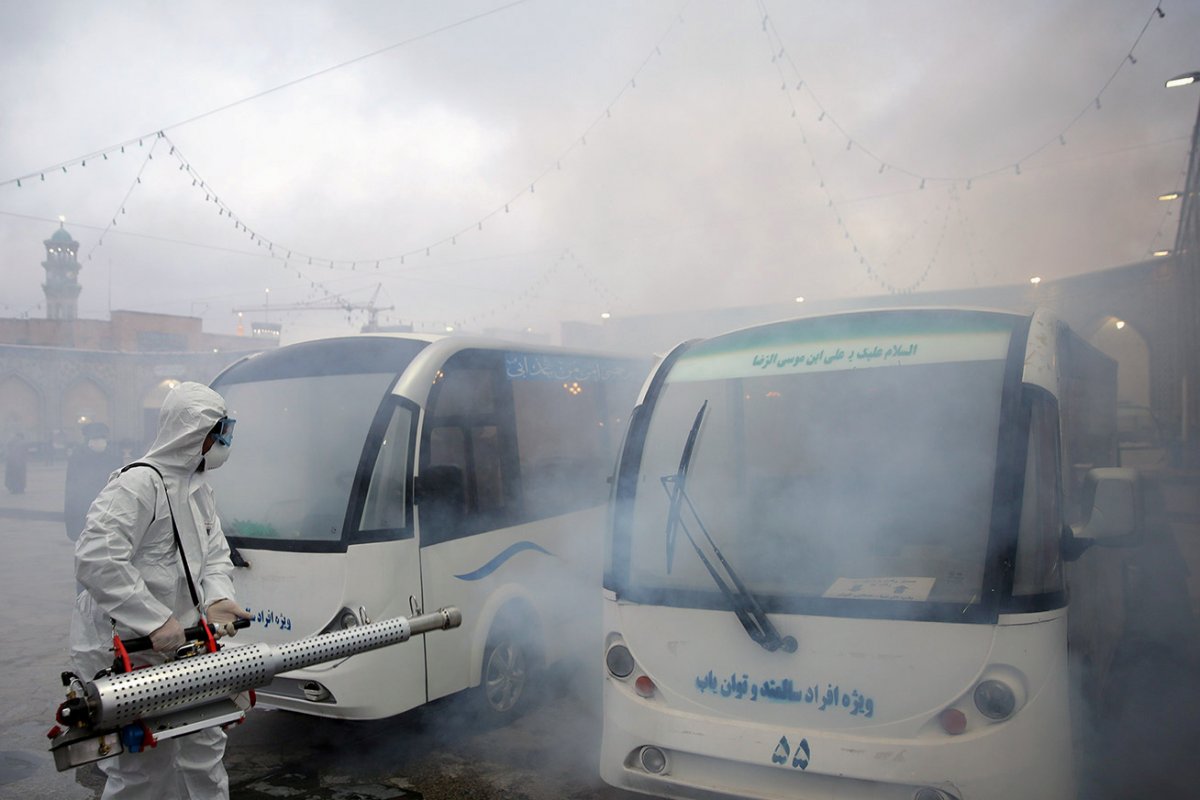 R İran'da koronavirüs nedeniyle 2 eyalet karantiya alındı
