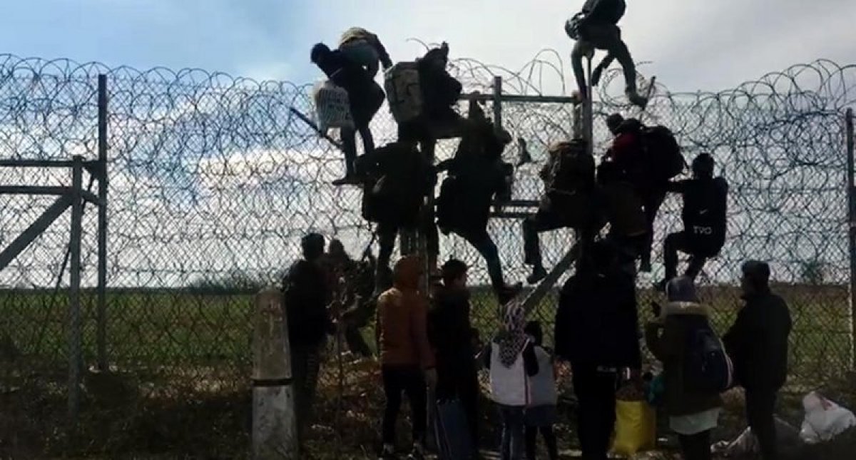 Yunan polisinin göz yaşartıcı bomba stokları bitiyor