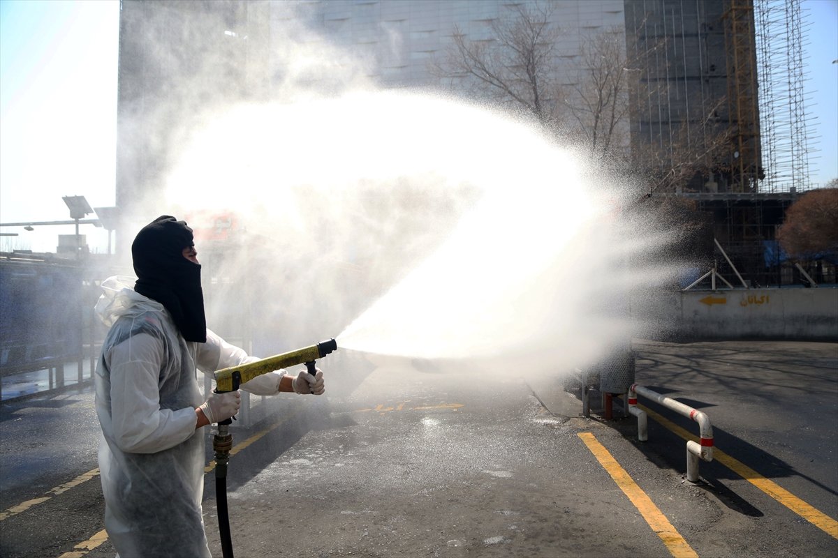 a İran'da koronavirüs önlemleri