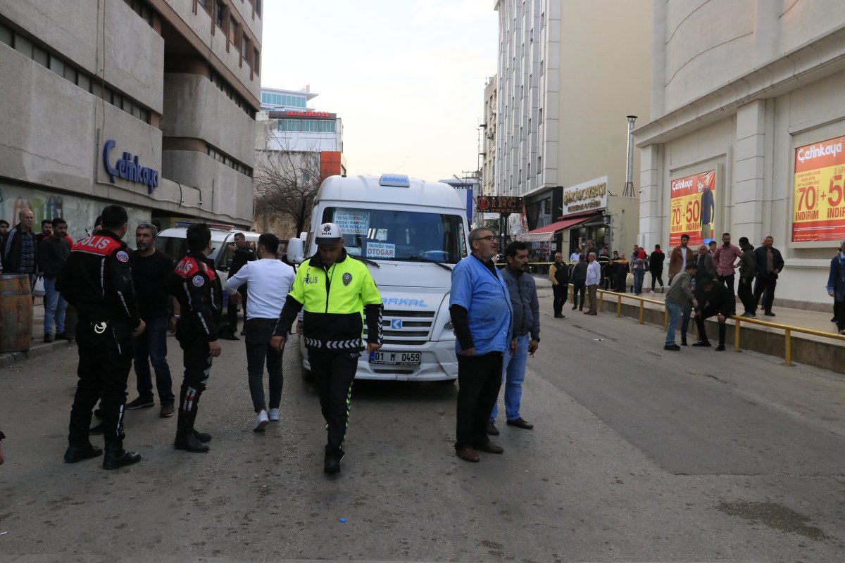 i Adana'da minibüs şoförü başından vurularak öldürüldü