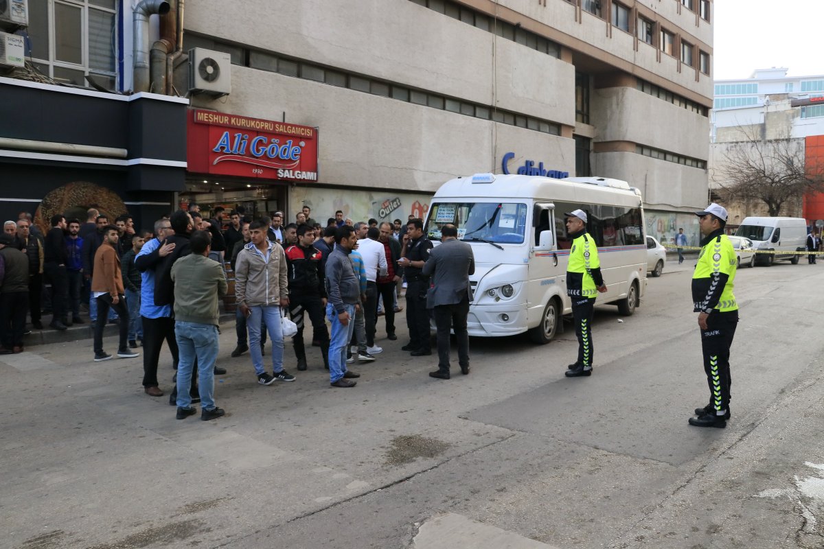 i Adana'da minibüs şoförü başından vurularak öldürüldü
