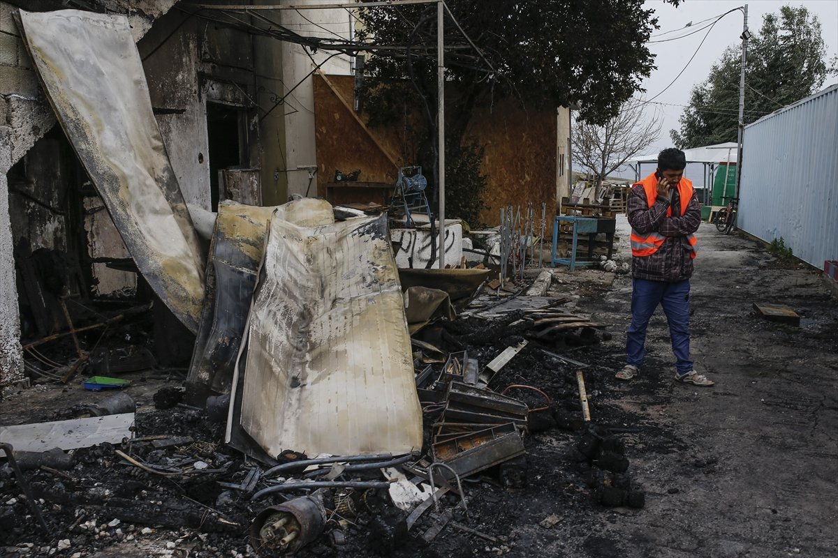 Midilli Adası'nda sığınmacı çocukların okulu yandı