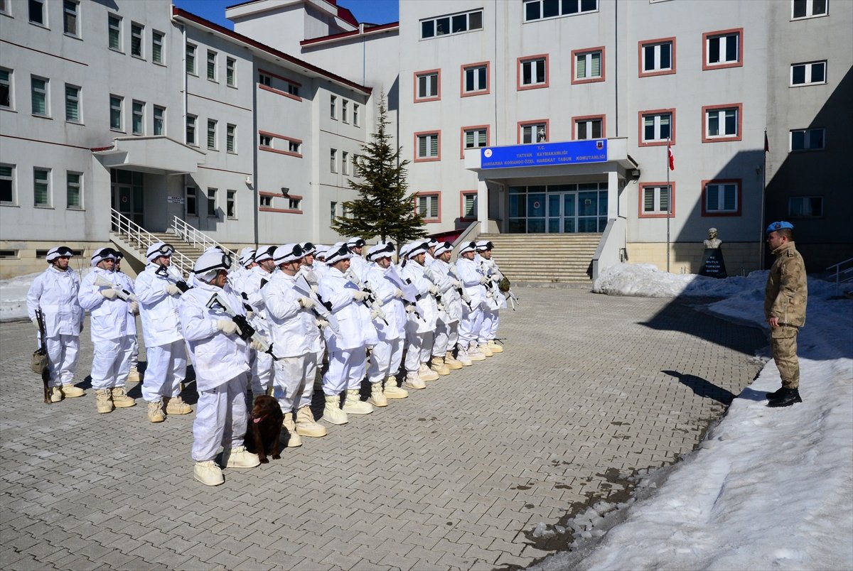a JÖH'lerden karlı tepelerde vatan nöbeti