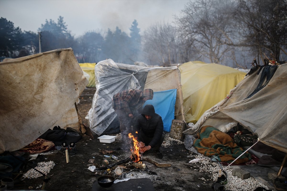 a Sığınmacıların Avrupa yolunda umutlu bekleyişi
