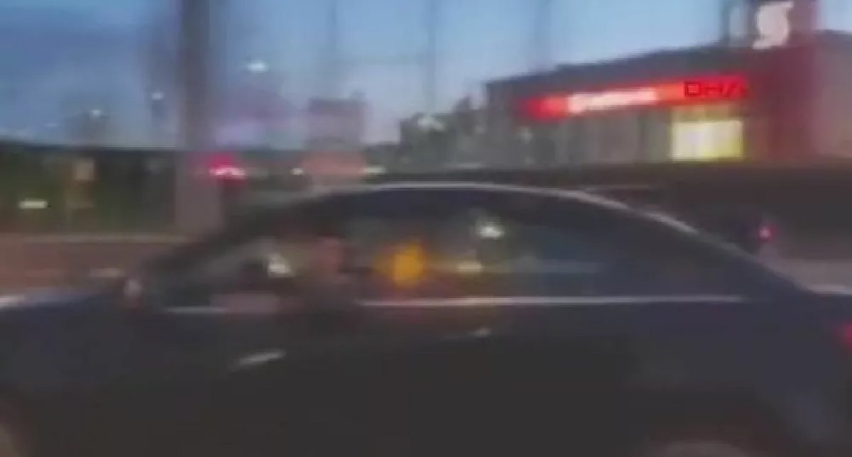 Kadın sürücüye hakaret ederken kaza yaptı