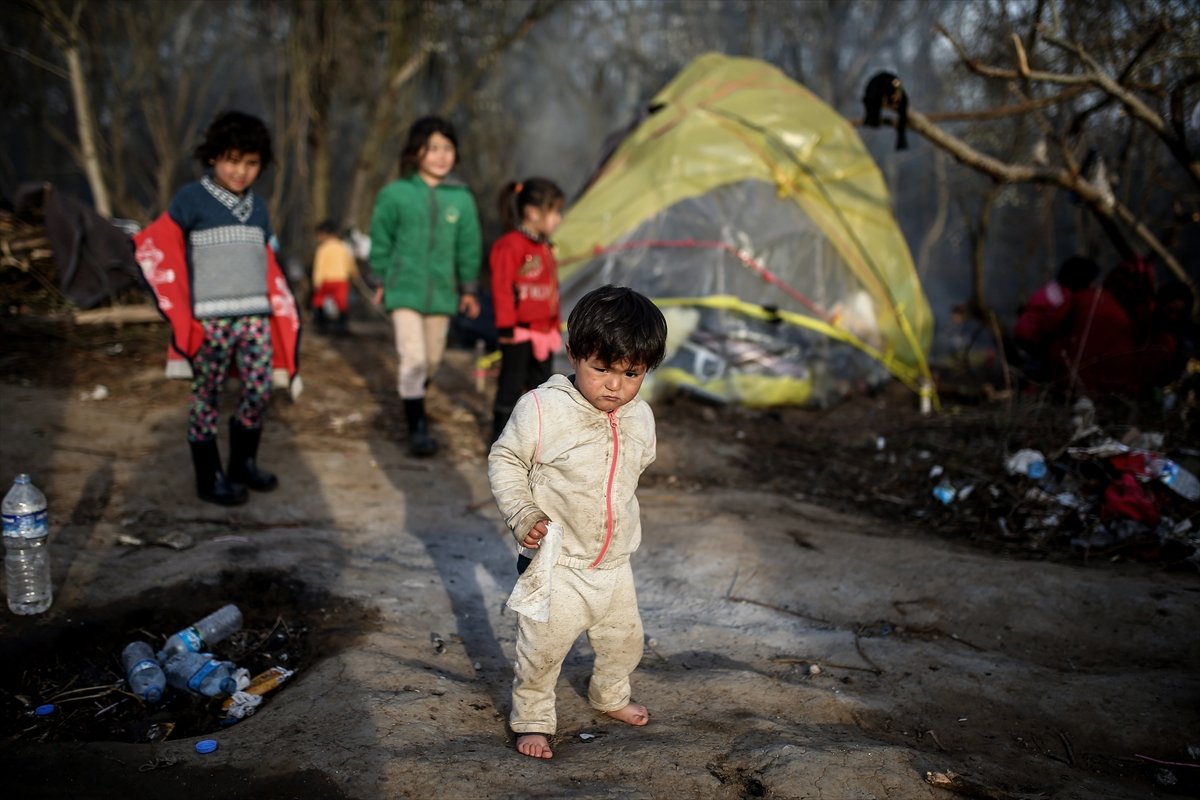 a Sığınmacıların Avrupa yolunda umutlu bekleyişi