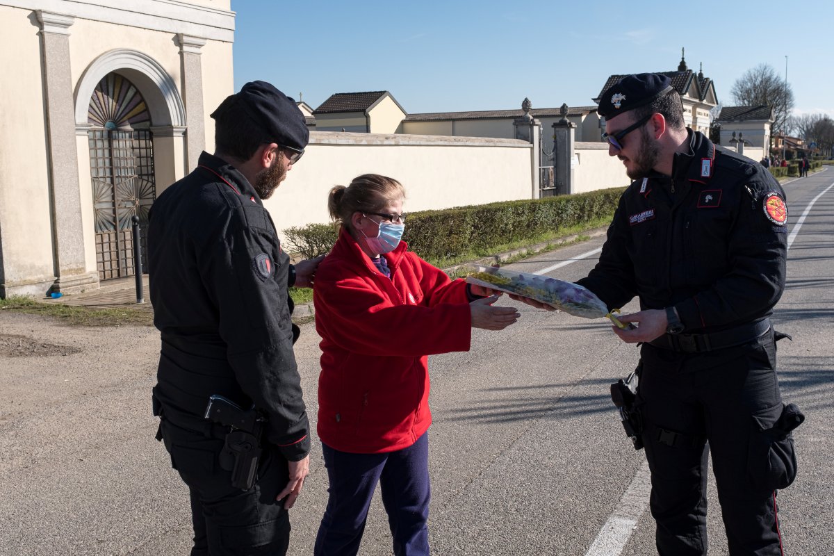 r İtalya'da korona nedeniyle 97 kişi daha öldü