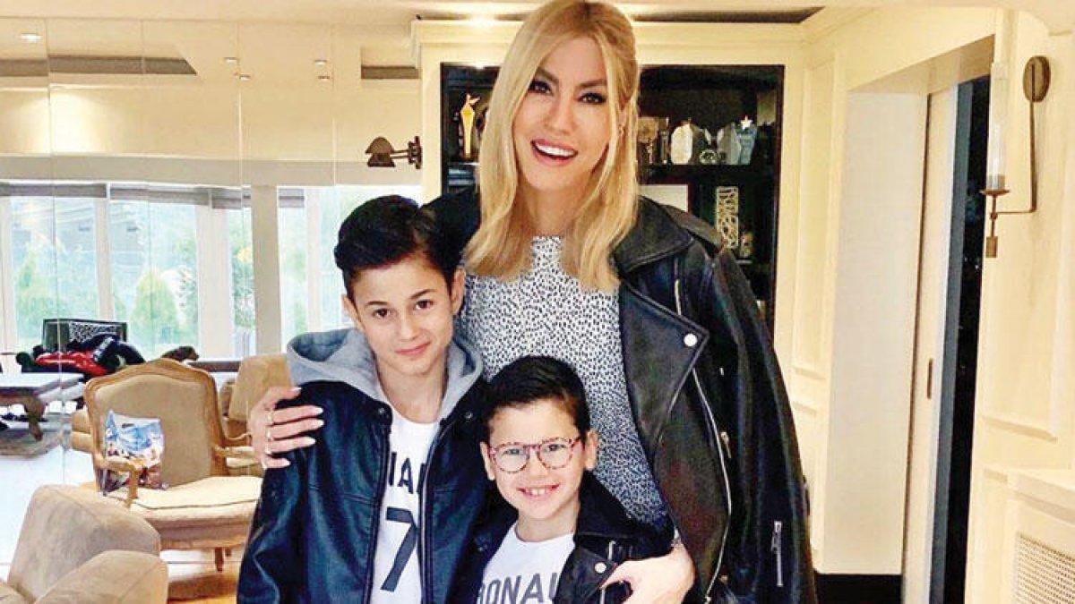 Çağla Şıkel'in koronavirüs önlemi