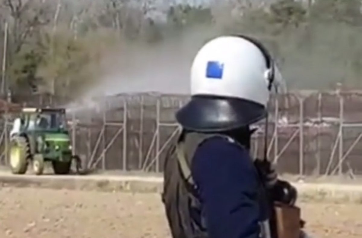 Yunan çiftçiler mültecilere tarım ilacıyla saldırdı