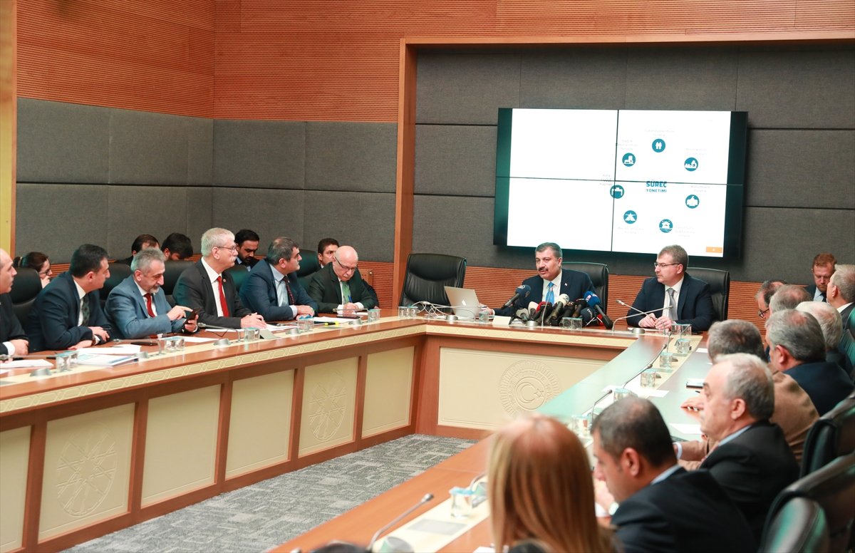 a Bakan Koca, koronavirüs ile ilgili açıklamalarda bulundu