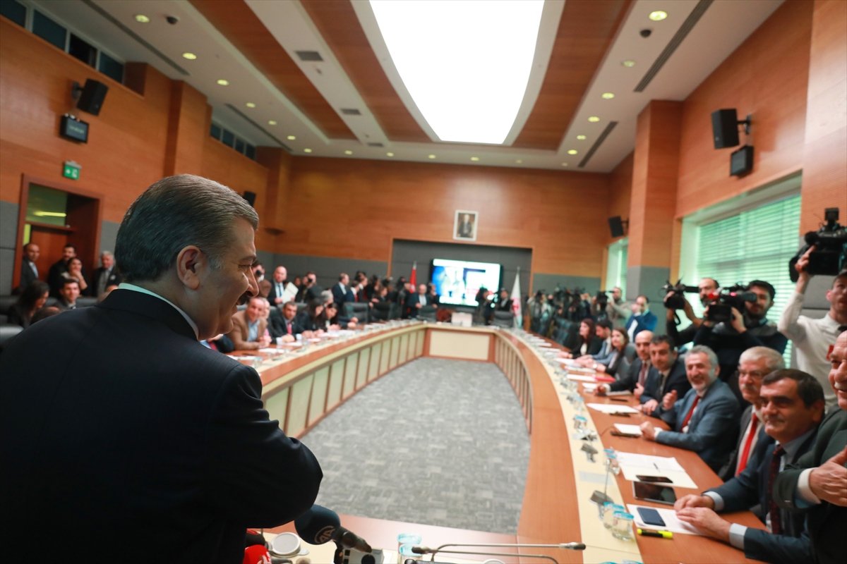 a Bakan Koca, koronavirüs ile ilgili açıklamalarda bulundu