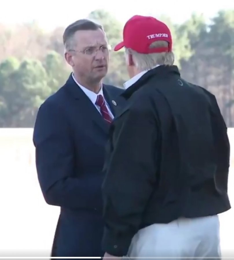 Trump'la görüşen 2 vekilde korona vakası