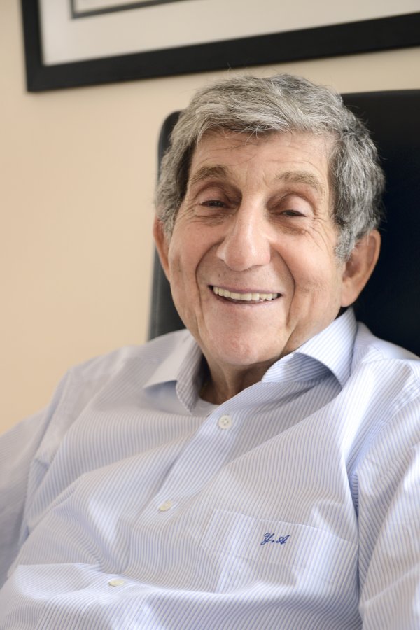 Yakup Almelek ile yazarlığı ve kitapları üzerine konuştuk Yakup Almelek ile yazarlığı ve kitapları üzerine konuştuk