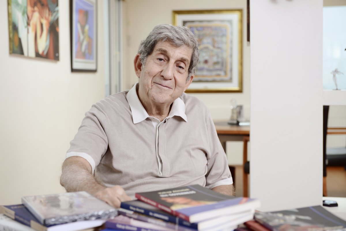 Yakup Almelek ile yazarlığı ve kitapları üzerine konuştuk Yakup Almelek ile yazarlığı ve kitapları üzerine konuştuk