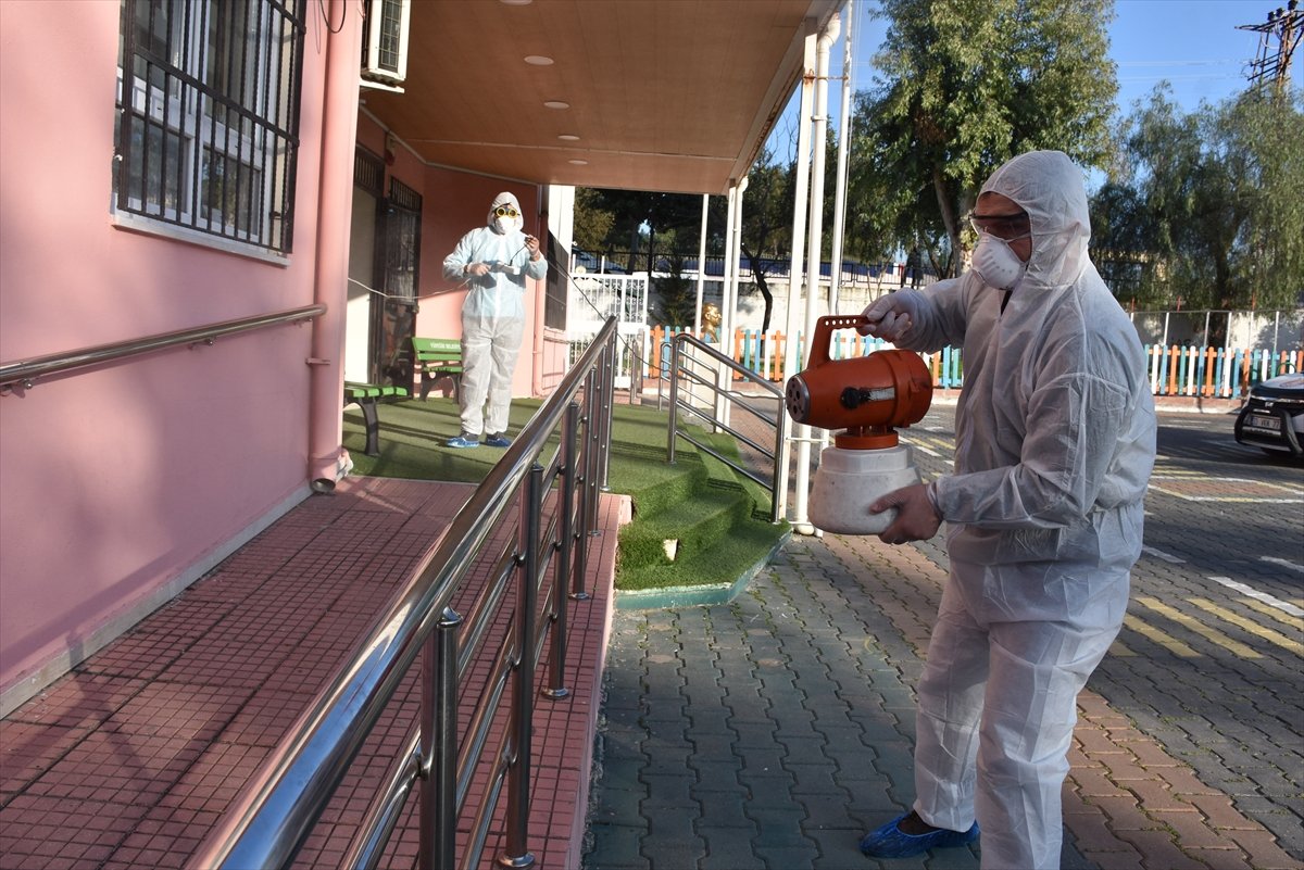Adana'da okul ve kreşler dezenfekte ediliyor