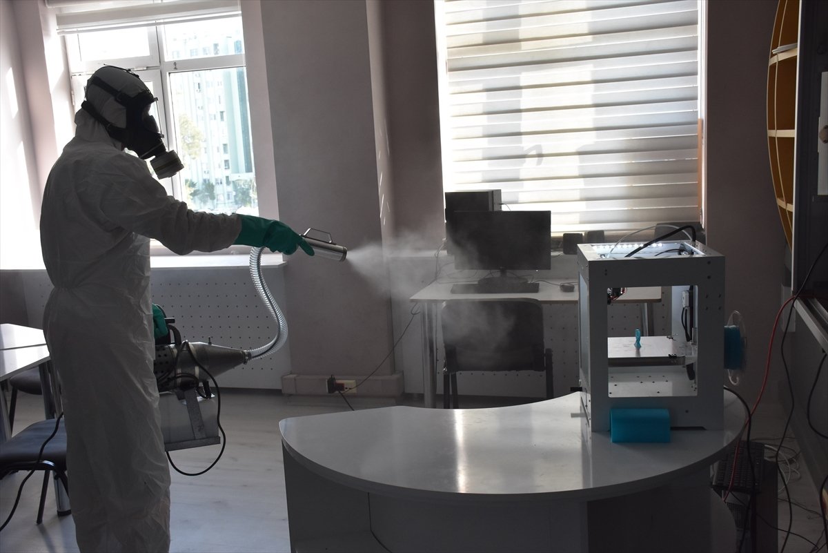 Adana'da okul ve kreşler dezenfekte ediliyor