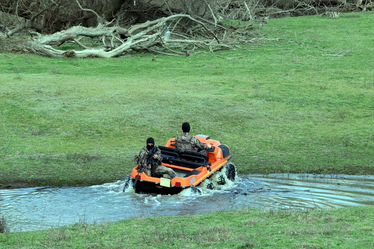 a Özel harekatçılardan Yunan sınırında devriye