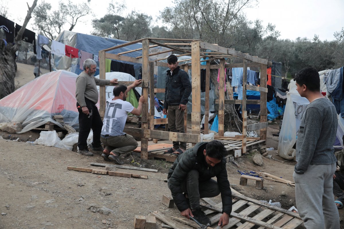 r AB: Mültecilere 2 bin euro verelim, gitsinler