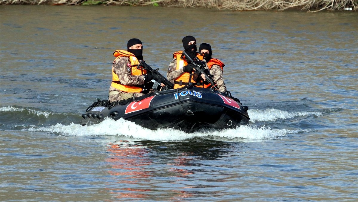 a Özel harekatçılardan Yunan sınırında devriye