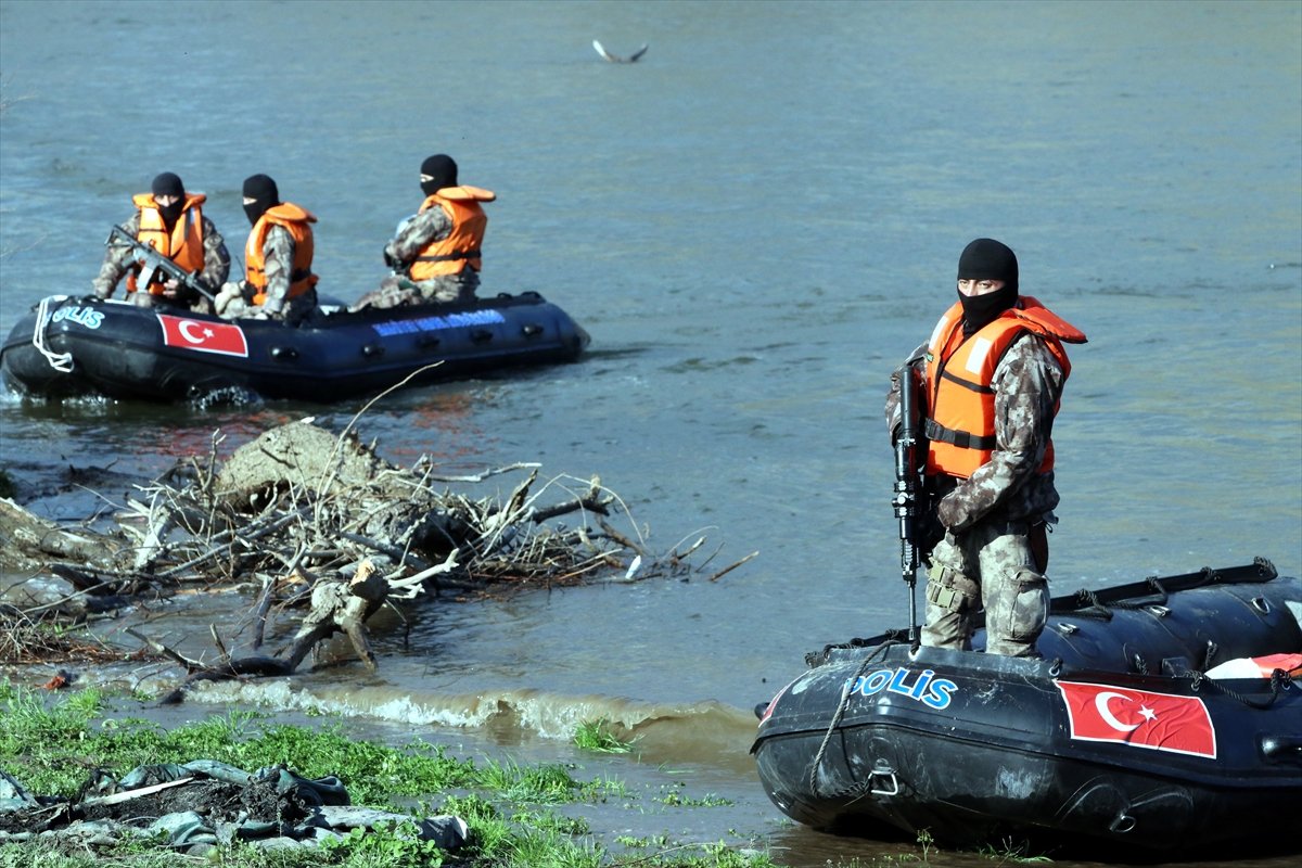 a Özel harekatçılardan Yunan sınırında devriye