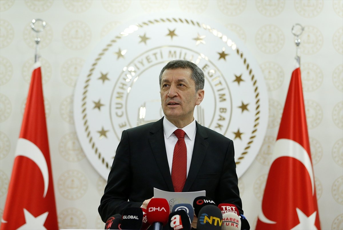 a Bakan Selçuk: Ders ortamı evlere taşınacak