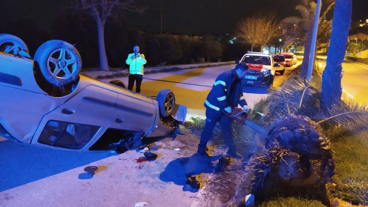 i Balıkesir'de polisten kaçmak isteyen araç takla attı