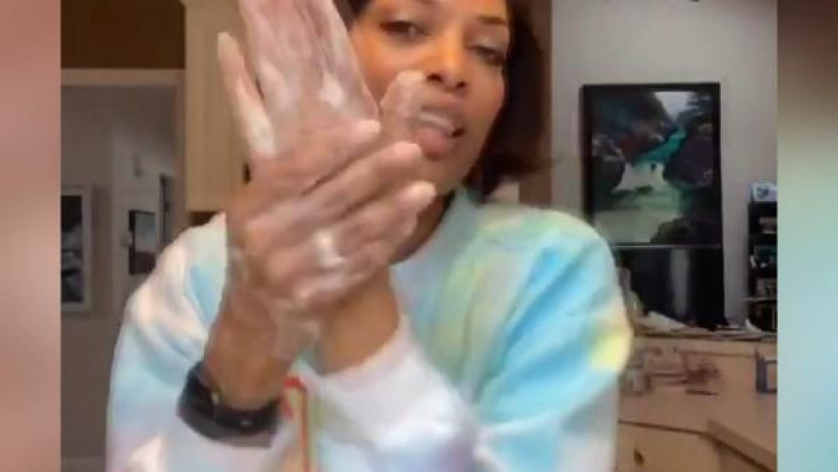 d Ünlü şarkıcıdan I Will Survive akımı