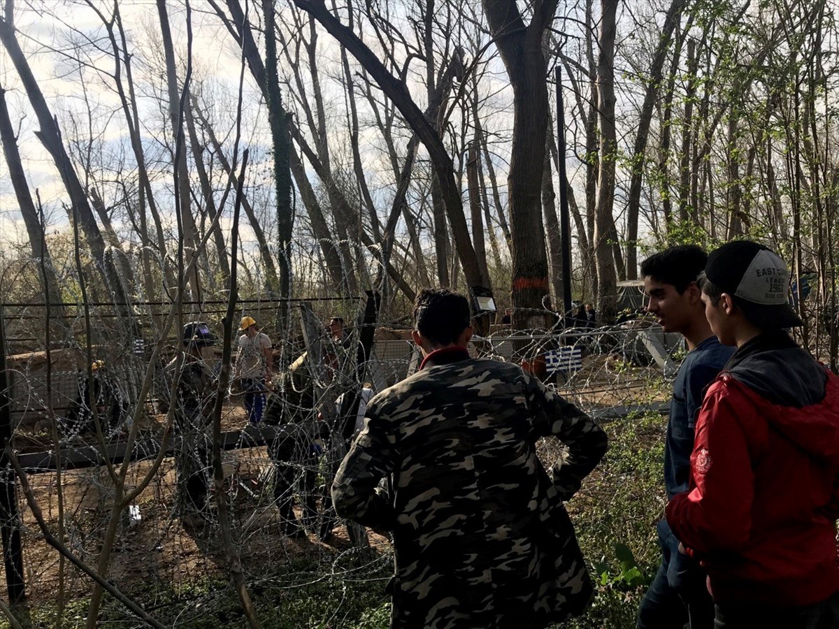 a Sığınmacılar, Avrupa'ya geçmek için bekliyor