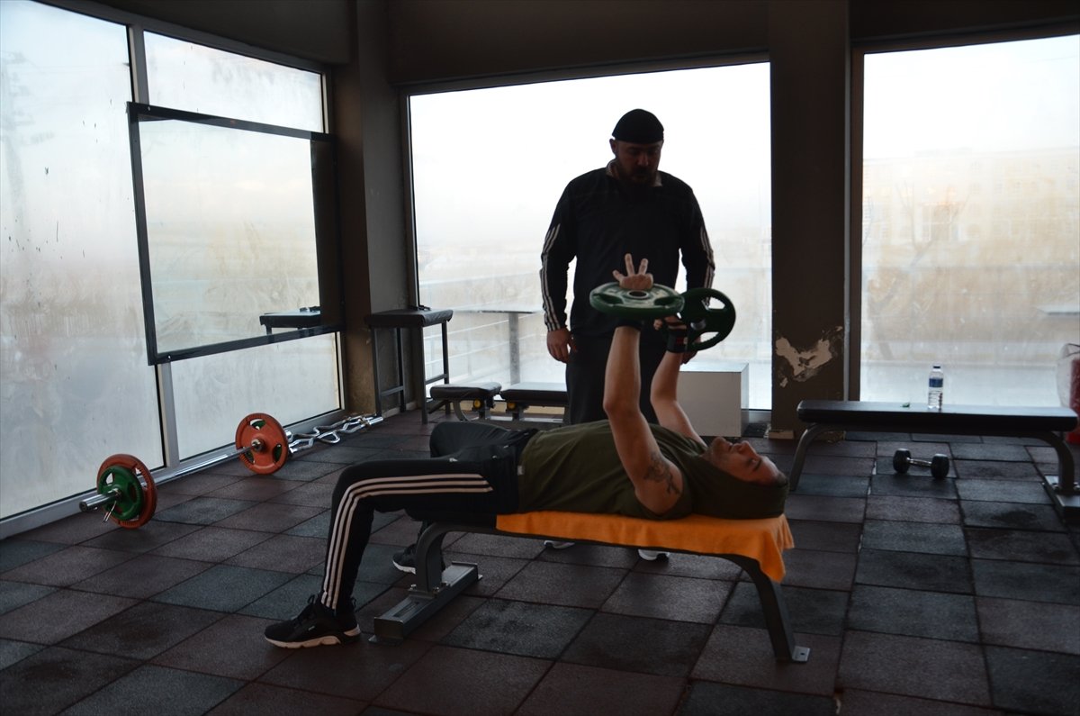 Engelli genç, spor azmiyle örnek oluyor