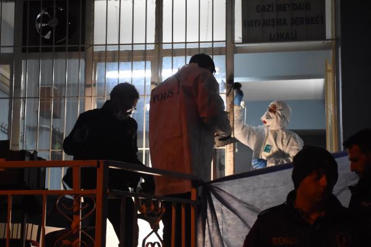 d İzmir'de lokalde gürültü kavgası: 1 ölü