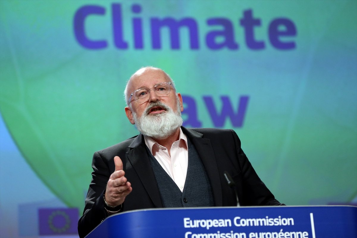 a AB Komisyonu Başkan Yardımcısı, kendini karantinaya aldı