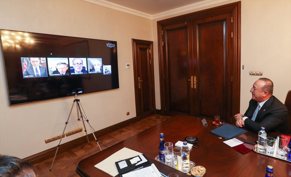 Çavuşoğlu'ndan büyükelçilerle telekonferans görüşmesi