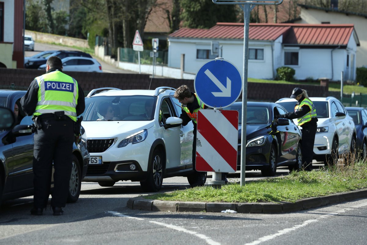 r Almanya sınırlarını 5 ülkeye kapattı