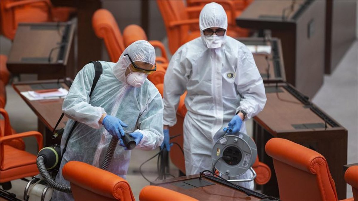 a Siyasi partilerin grup toplantıları iptal edildi