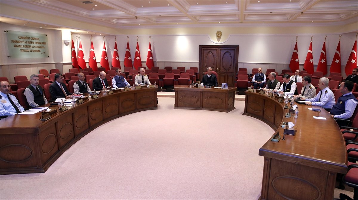 a Bakan Hulusi Akar, yeni korona tedbirlerini açıkladı