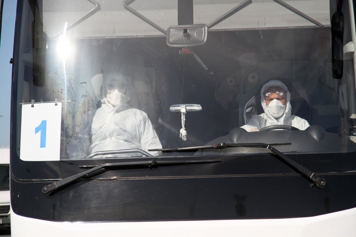 i Avrupa'daki Türkleri taşıyan ilk uçak iniş yaptı