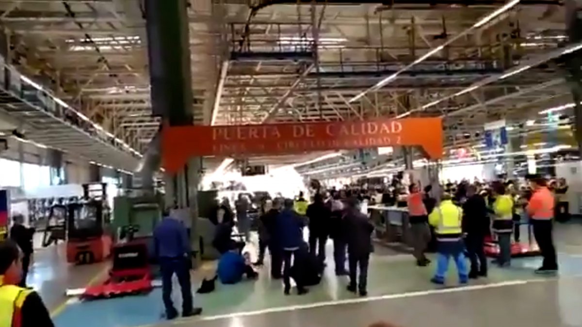 İspanya'da Mercedes fabrikasında koronavirüs grevi