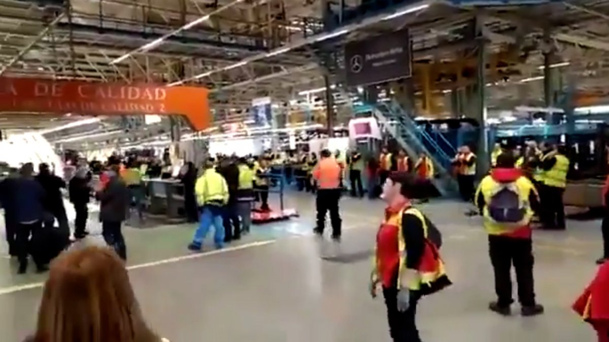 İspanya'da Mercedes fabrikasında koronavirüs grevi