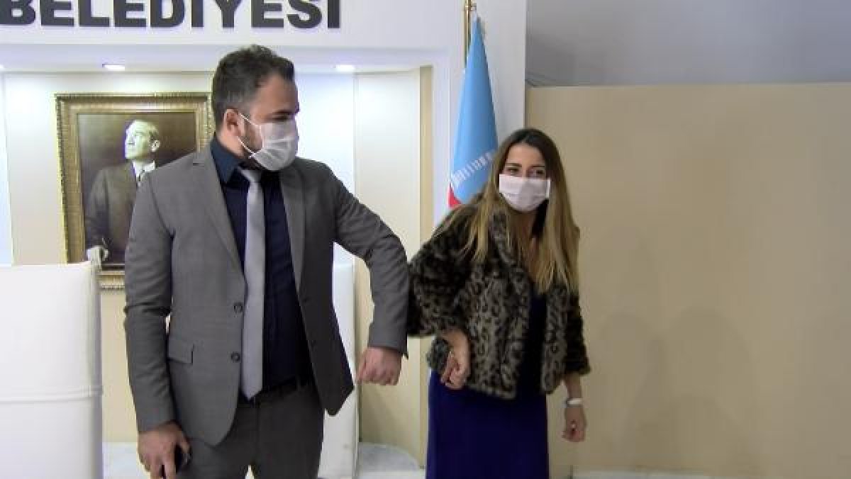 d Maskeyle ve davetsiz nikah kıyan çiftler memnun kaldı